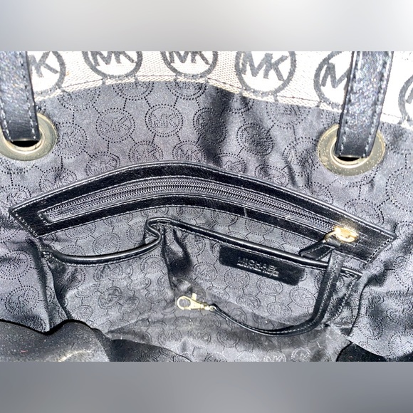 Michael Kors, medium monogram canvas tote - Picture 3 of 9